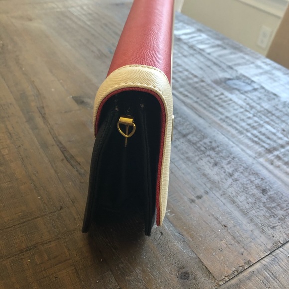 ✅ Small Clutch - Picture 2 of 3